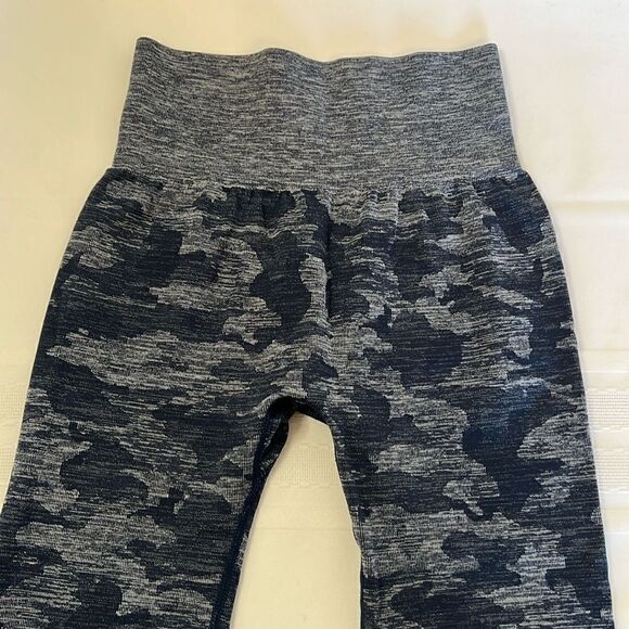 Camouflage Stretch Leggings - Size Small - Picture 1 of 5